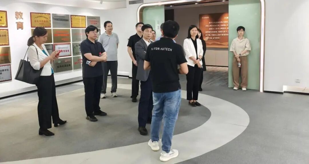 中山大学农业与生物技术学院党委书记一行到访德赢VWIN控股，共探校企联合与智慧农业新机遇